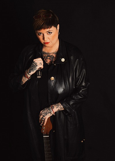 La Luna, cantautrice toscana pop/rock